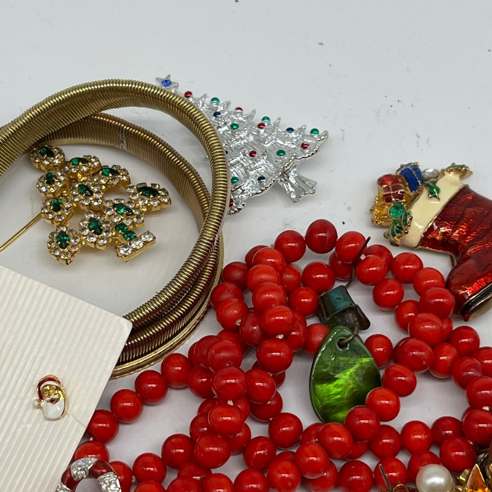 Christmas Crafter Lot of vintage to modern broken, faded missing stones jewelry - Picture 6 of 13